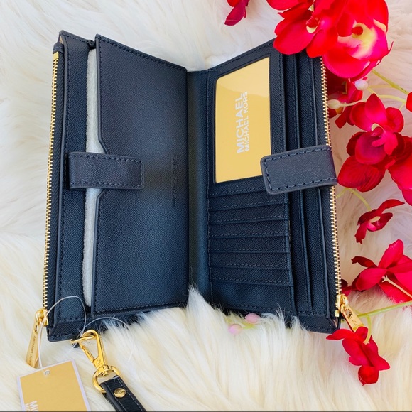 Michael Kors Handbags - BNWT Michael Kors Double Zip Wristlet